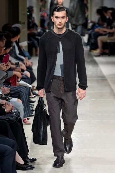 Look 3